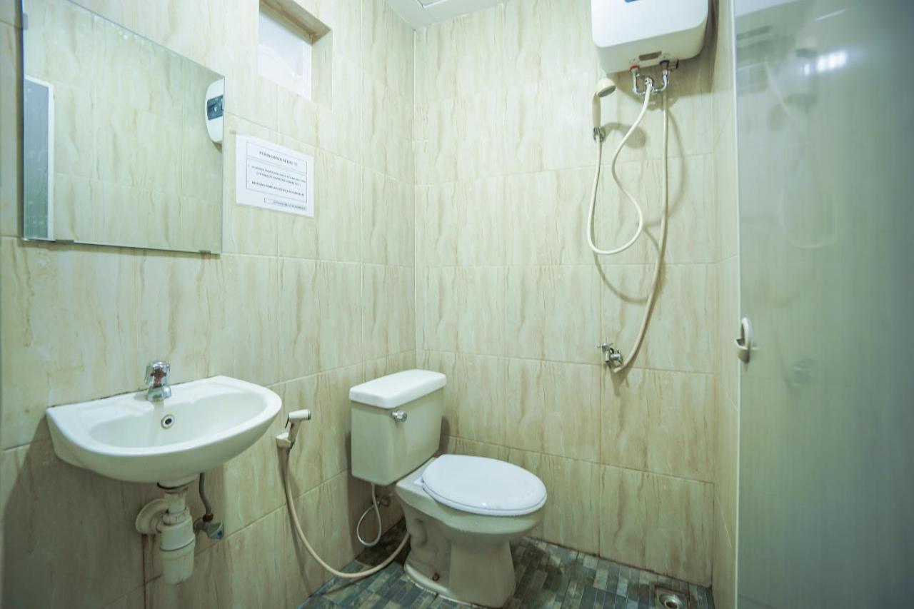Отель Super Oyo 2639 Oxy Townhouse Манадо Экстерьер фото
