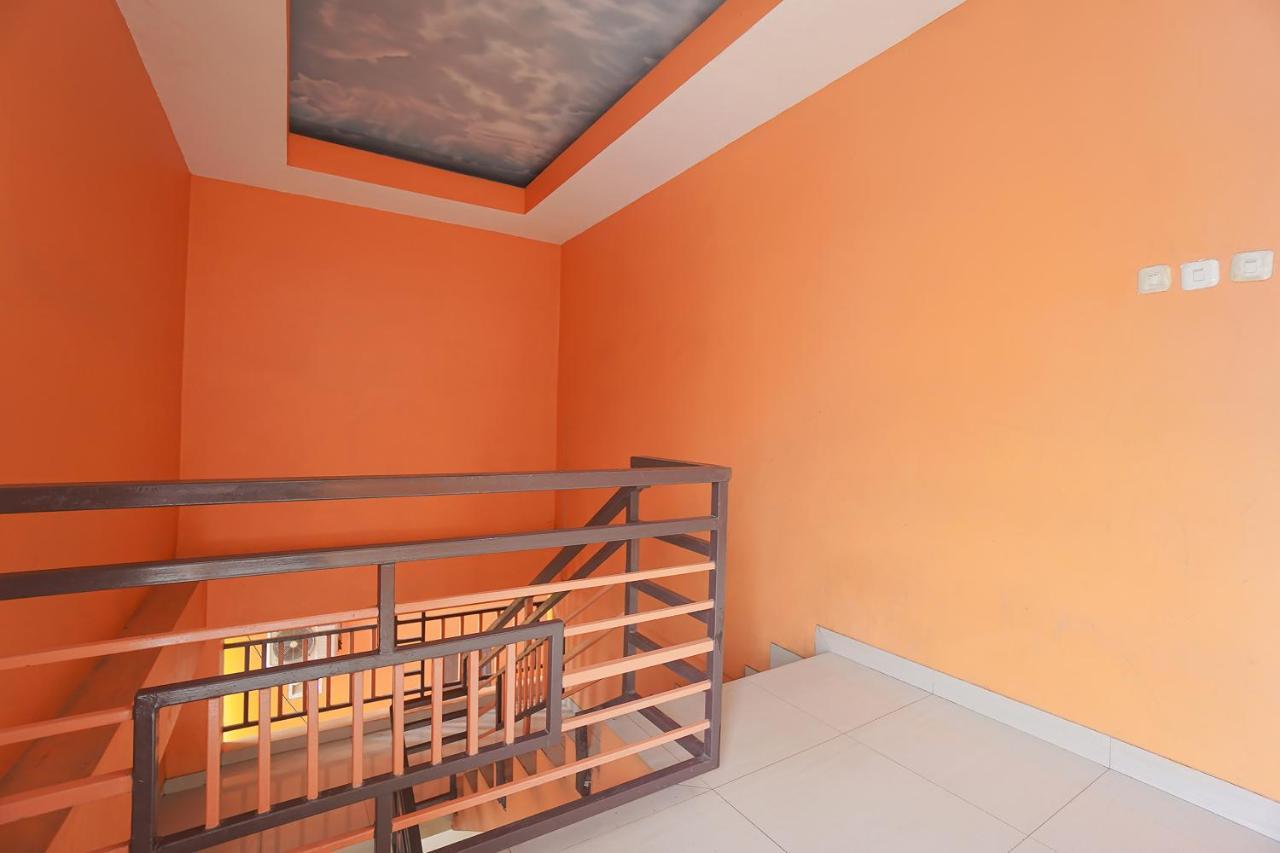 Отель Super Oyo 2639 Oxy Townhouse Манадо Экстерьер фото