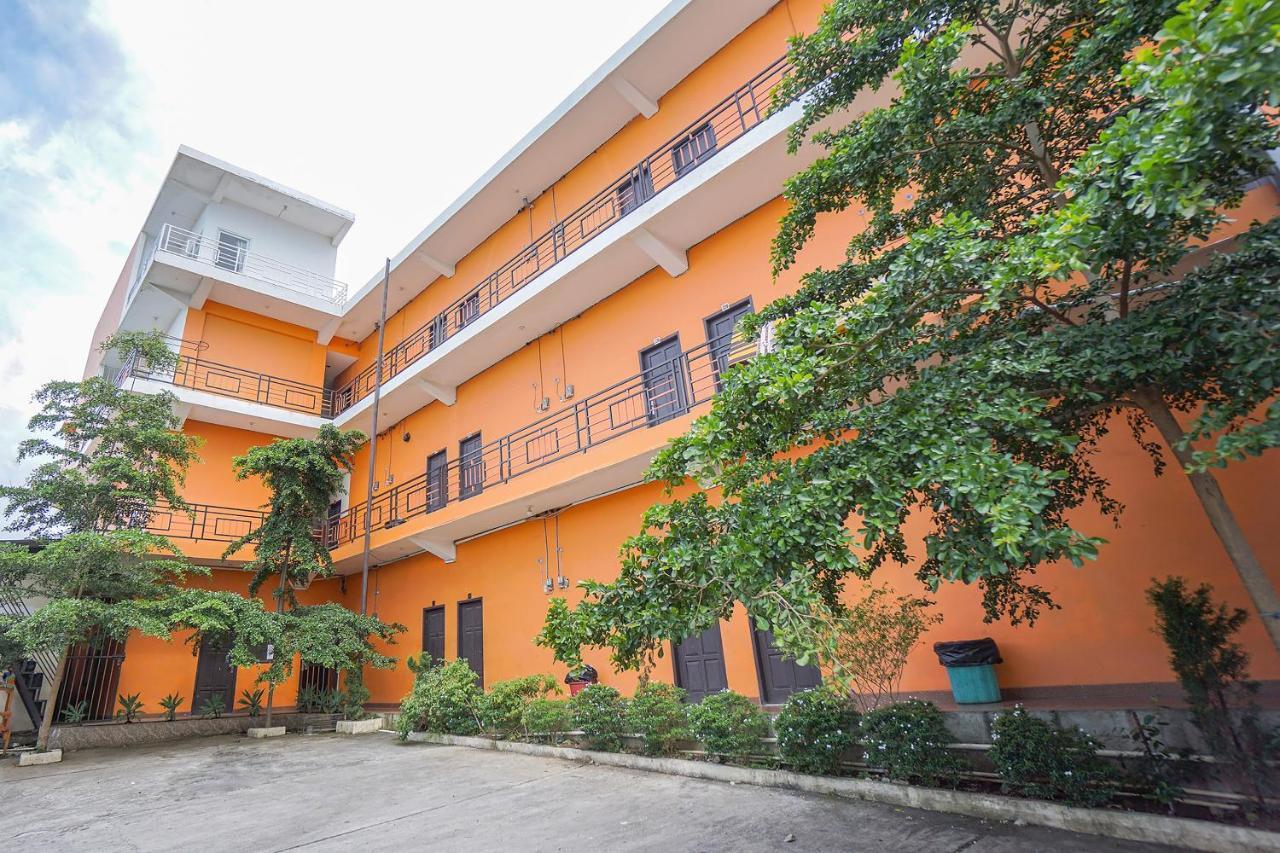 Отель Super Oyo 2639 Oxy Townhouse Манадо Экстерьер фото