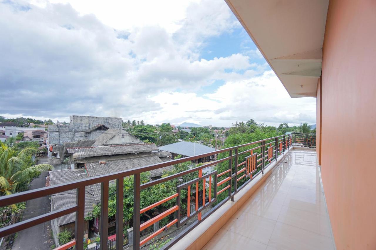 Отель Super Oyo 2639 Oxy Townhouse Манадо Экстерьер фото