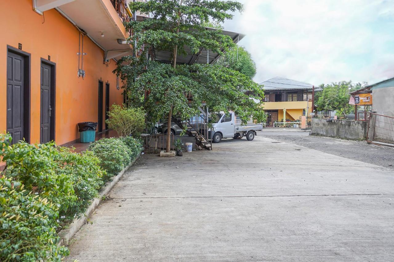 Отель Super Oyo 2639 Oxy Townhouse Манадо Экстерьер фото
